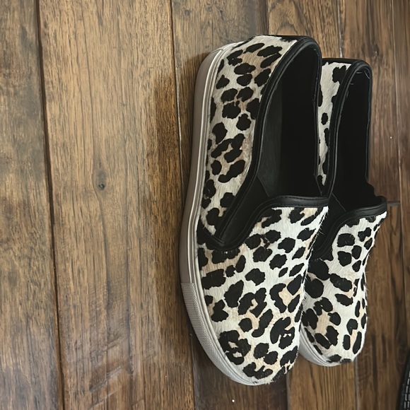 J/Slides calf fur, cheetah print slip ons. - Picture 3 of 4